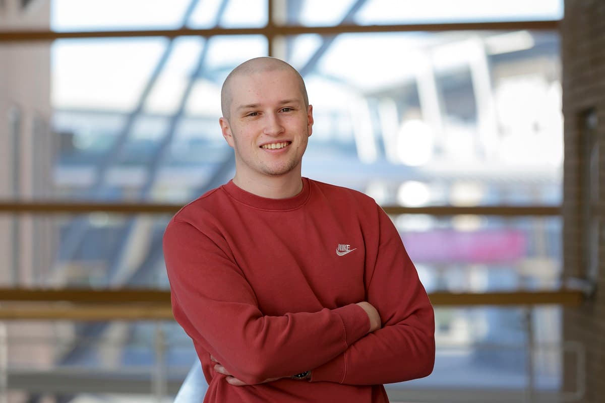 Student who Beat Cancer Tells All Men to Check Family Jewels