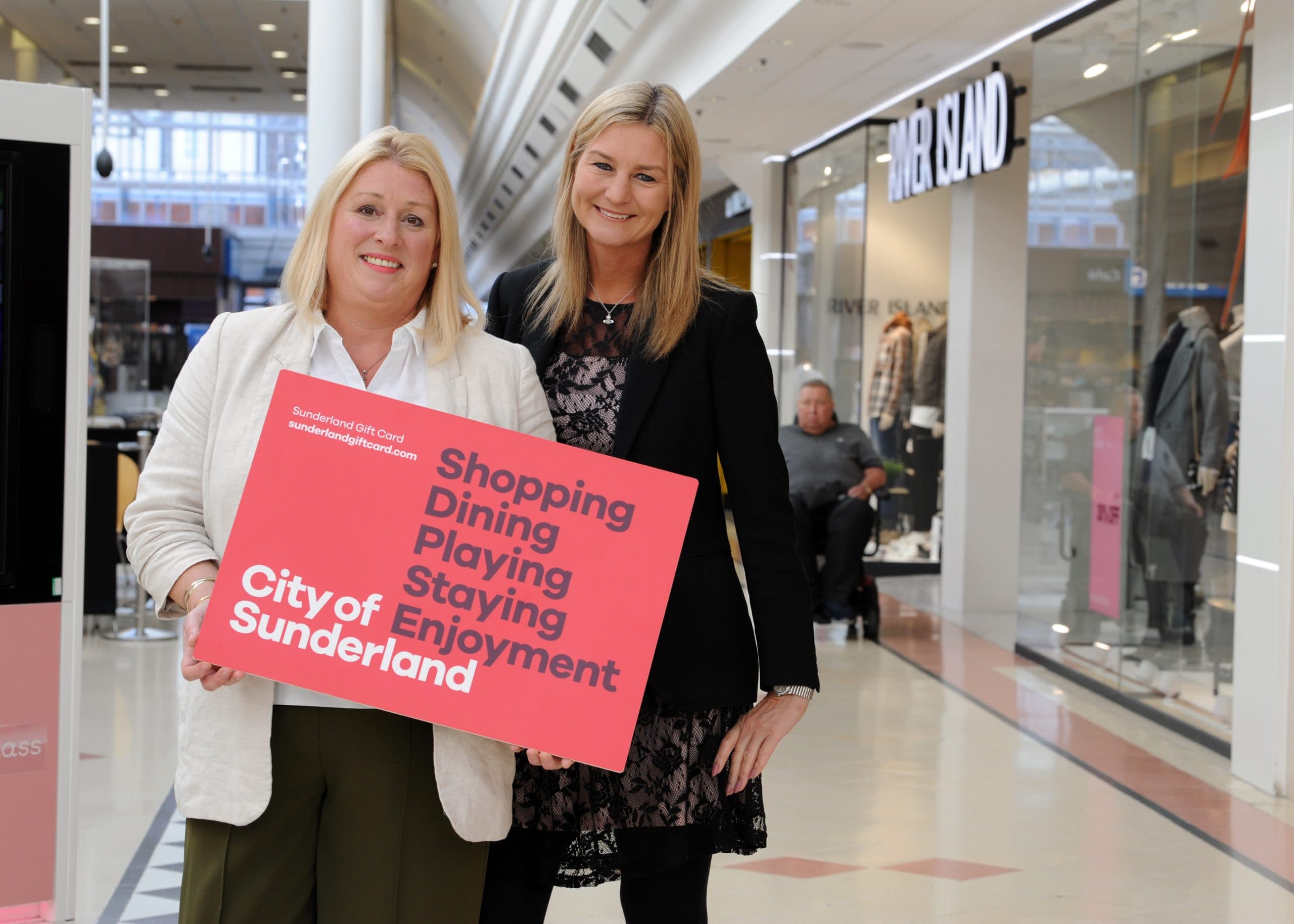 Solve the End-of-Year Gift Dilemma with Sunderland Gift Cards!