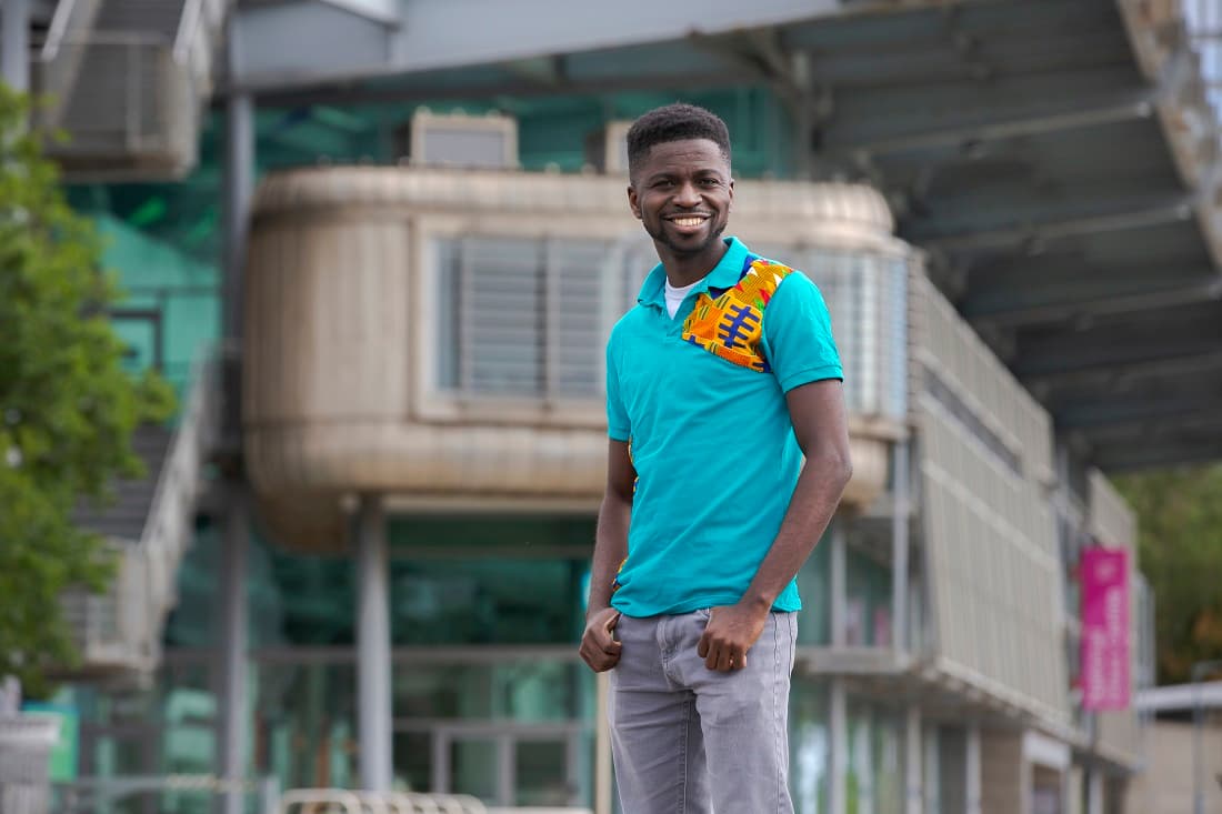 Artist Anthony Amoaka-Attah Wins Aspiring Glass Artists Prize